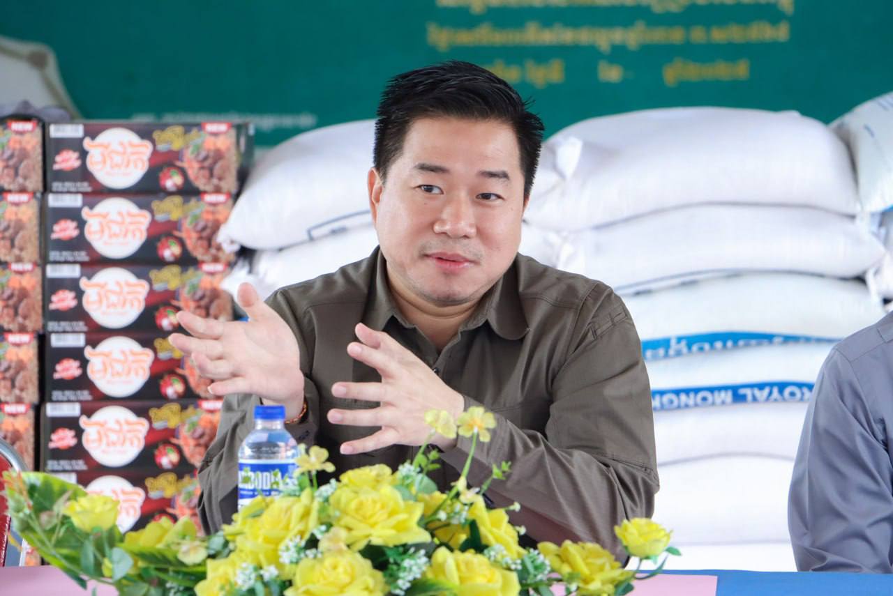 លោក ម៉េង ស្រ៊ុន ប្រធានក្រុមការងារគណបក្សចុះជួយមូលដ្ឋាន ឃុំអមលាំង បាននាំយកសម្ភារៈមួយចំនួន ប្រគល់ជូនស្នាក់កាគណបក្សប្រជាជនកម្ពុជានៅឃុំអមលាំងដើម្បីប្រើប្រាស់ជាប្រយោជន៍ នៅក្នុងស្នាក់ការបក្ស និងជួយដល់ប្រជាពលរដ្ឋក្នុងមូលដ្ឋានដែលមានភាពខ្វះខាតជាចាំបាច់ លោក ម៉េង ស្រ៊ុន ប្រធានក្រុមការងារគណបក្សចុះជួយមូលដ្ឋាន ឃុំអមលាំង បាននាំយកសម្ភារៈមួយចំនួន ប្រគល់ជូនស្នាក់កាគណបក្សប្រជាជនកម្ពុជានៅឃុំអមលាំងដើម្បីប្រើប្រាស់ជាប្រយោជន៍ នៅក្នុងស្នាក់ការបក្ស និងជួយដល់ប្រជាពលរដ្ឋក្នុងមូលដ្ឋានដែលមានភាពខ្វះខាតជាចាំបាច់