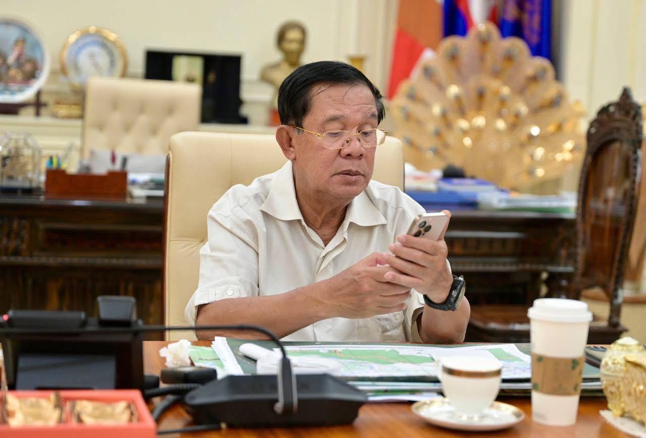 សម្តេចតេជោ ហ៊ុន សែន៖ បន្តតាមដានការអនុវត្តកិច្ចព្រមព្រៀង ឈប់បាញ់សម្រាប់ថ្ងៃទី២ សម្តេចតេជោ ហ៊ុន សែន៖ បន្តតាមដានការអនុវត្តកិច្ចព្រមព្រៀង ឈប់បាញ់សម្រាប់ថ្ងៃទី២