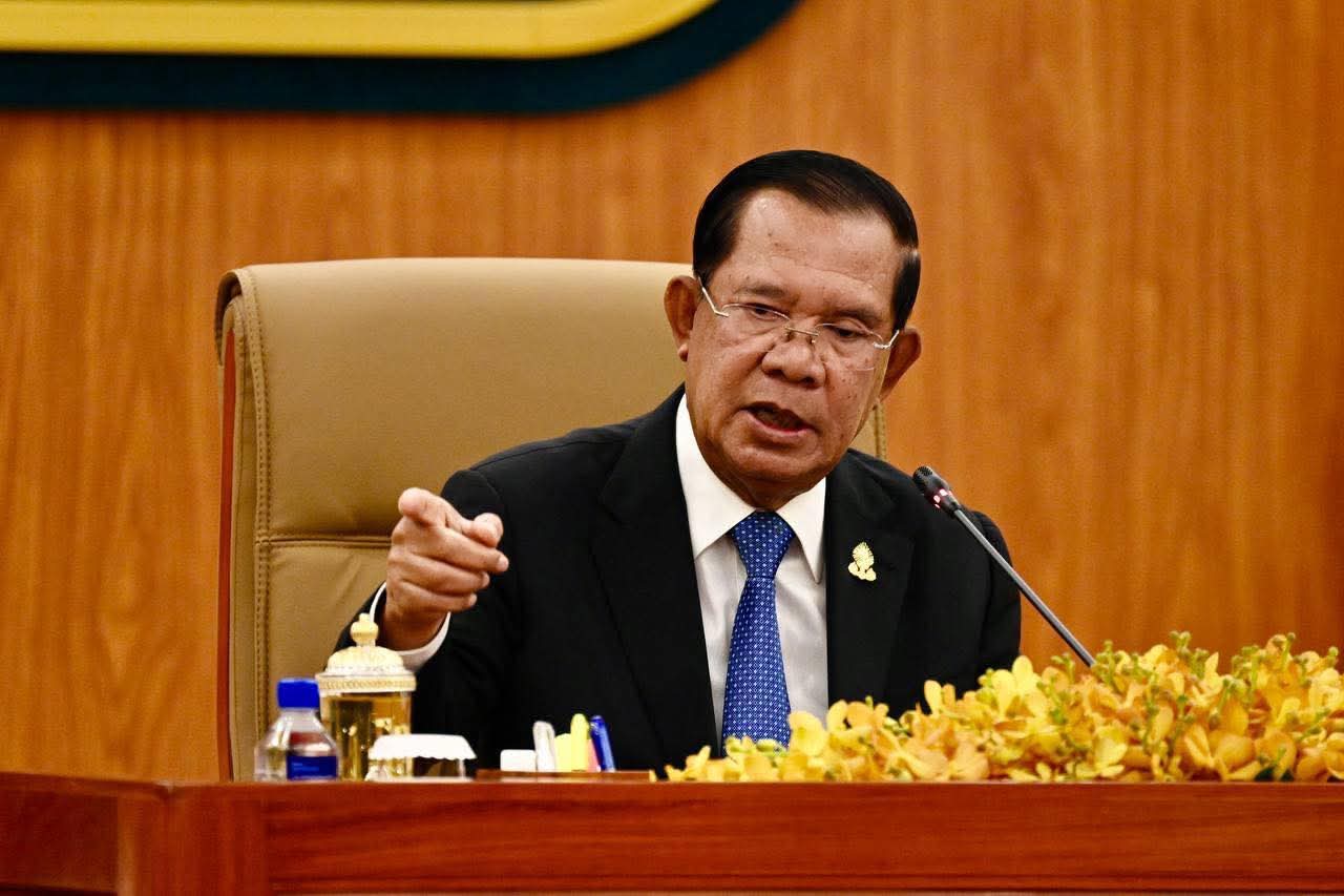 សម្តេចតេជោ ហ៊ុន សែន៖ ចំណេះដឹងរបស់ខ្ញុំមិនមែនកើតចេញសញ្ញាបត្រមួយសន្លឹករបស់អ្នក ឬសាលារៀនថៃនោះទេ ប្រជាជនកម្ពុជា និងសាលារៀនរបស់កម្ពុជា គឺជាអ្នកបង្រៀនខ្ញុំ