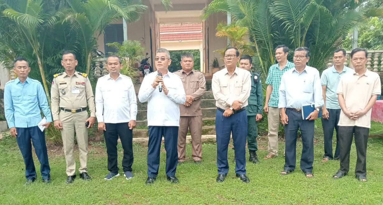 ឯកឧត្តម ឡោ សុឡេង ប្រធានក្រុមការងាររាជរដ្ឋាភិបាលចុះជួយស្រុកកោះសូទិន អញ្ជើញសួរសុខទុក្ខសិស្សានុសិស្សថ្នាក់ទី១២ ទាំងអស់ ដែលត្រូវប្រឡងសញ្ញាមធ្យមសិក្សាទុតិយភូមិ (នាថ្ងៃទី២៨-២៩ ខែសីហា ឆ្នាំ២០២៥ ខាងមុខនេះ)