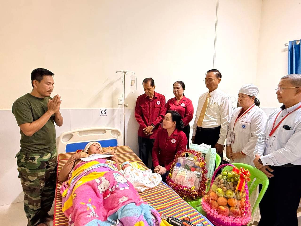 អំណោយសម្ដេចគតិព្រឹទ្ធបណ្ឌិត ប៊ុន រ៉ានី ហ៊ុនសែន បានប្រគល់ជូនគ្រួសារវីរៈកងទ័ព ព្រិទ្ទបាលឯក ង៉ូវ បេរ៉ាត