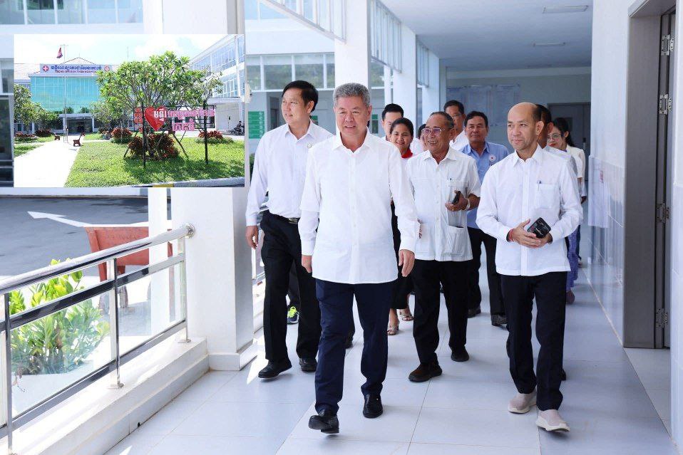 ឯកឧត្ដម គួច ចំរើន  អញ្ជើញសួរសុខទុក្ខ ម្ដាយ វីរៈកងទ័ពជួរមុខនៅតំបន់ប្រាសាទតាក្របី កំពង់សម្រាកព្យាបាលនៅមន្ទីរពេទ្យតេជោ សែនកោះធំ