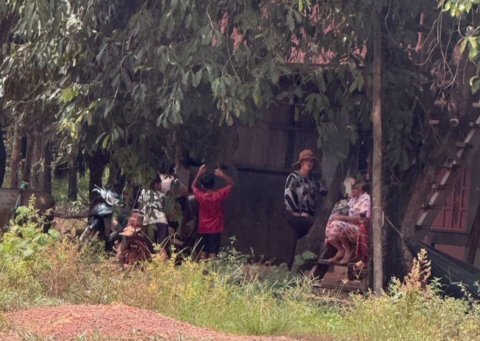 នគរបាល១ក្រុម ជាកម្លាំងព្រហ្មទណ្ឌកម្រិតស្រាលខេត្ត ក្រចេះ ចុះចាប់អ្នកជល់មាន់៤នាក់ តែបានដោះលែងមក វិញ បង្កការមន្ទិលសង្ស័យ?