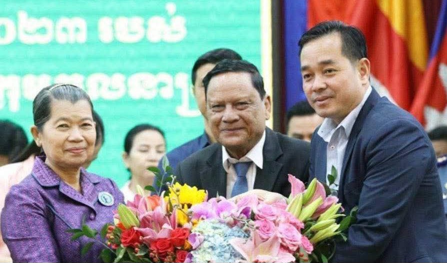 រដ្ឋបាលខេត្តកំពង់ចាមផ្ញើសារលិខិតអបអរសាទរគោរពជូនសម្តេចកិត្តិសង្គហបណ្ឌិត ម៉ែន សំអន ឧត្តមប្រឹក្សាផ្ទាល់ព្រះមហាក្សត្រ នៃព្រះរាជាណាចក្រកម្ពុជា