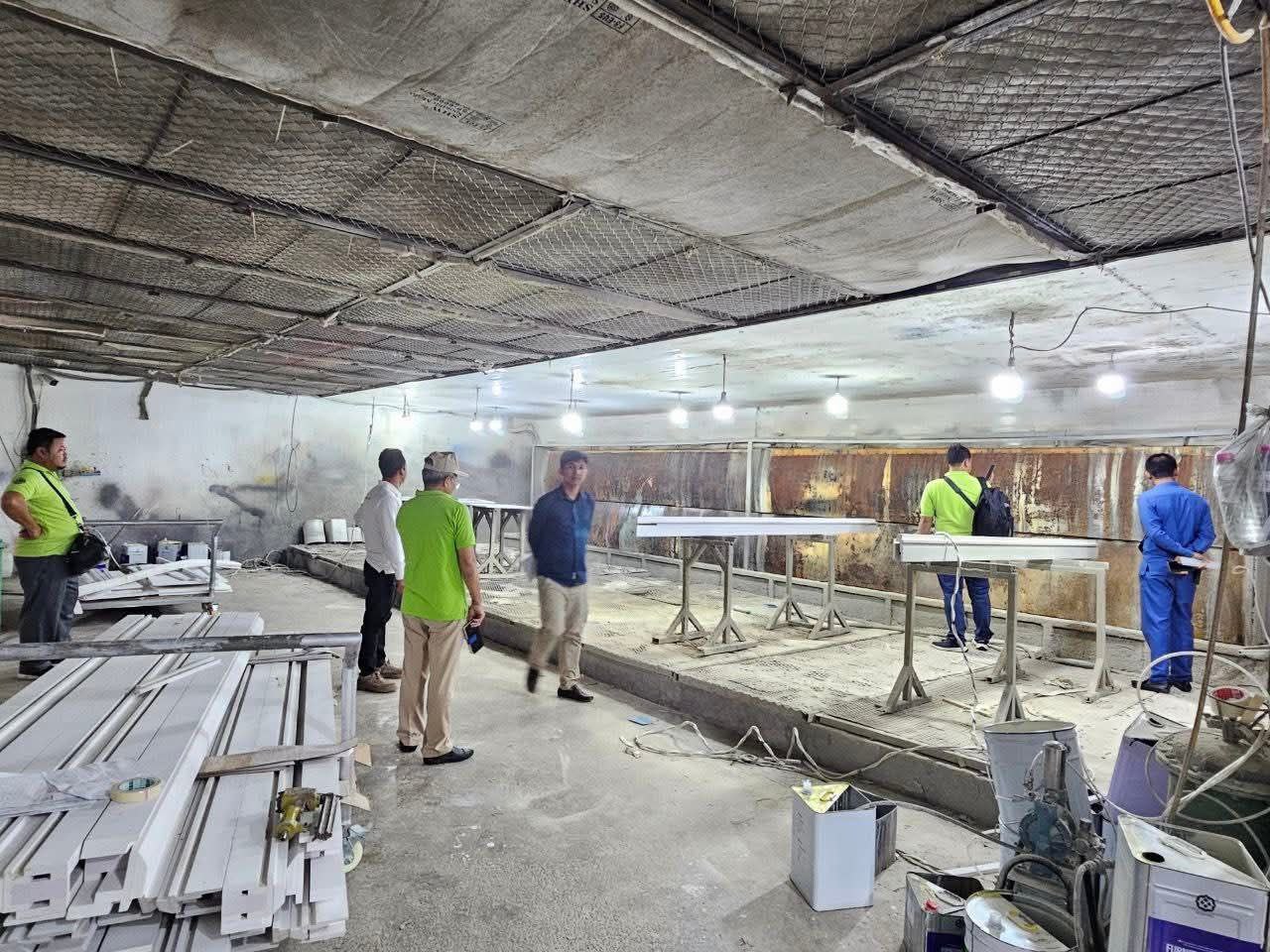 សិប្បកម្មផលិតគ្រឿងសង្ហារឹមសម្រាប់បុរី ប៉េង ហួត ត្រូវបញ្ឈប់ជាបន្ទាន់នូវសកម្មភាពកាត់ម៉ាប និងជ្រៀកភ្លី នៅទីតាំងខាងក្រៅអគារ