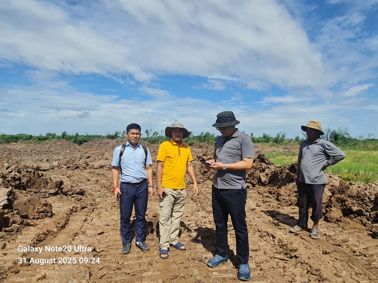 រដ្ឋបាលស្រុកខ្សាច់កណ្ដាលរកឃើញរណ្ដៅដី លោក ហ័ង ត្រឹមត្រូវស្របច្បាប់ បន្ទាប់ពីគេហទំព័រមួយចំនួនផ្សព្វផ្សាយព័ត៌មានមិនពិត