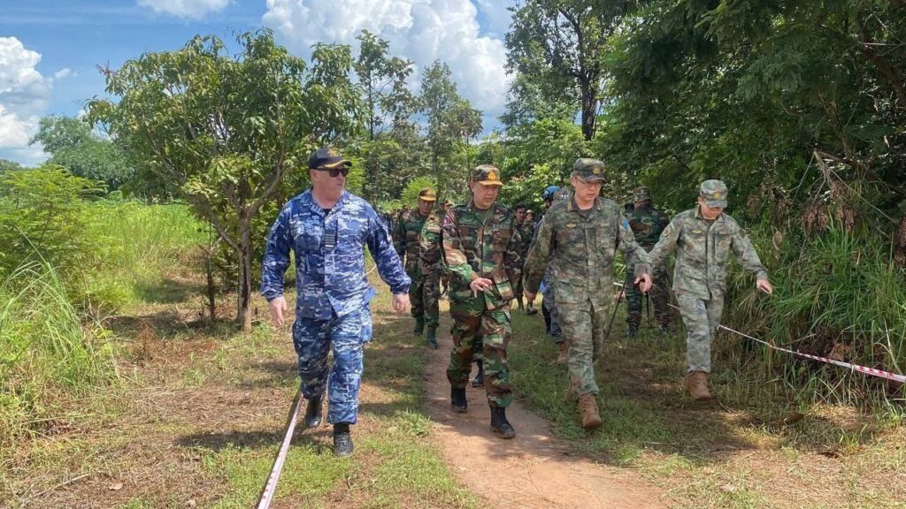 ក្រុមអនុព័ន្ធយោធាបរទេសចុះពិនិត្យស្ថានភាពជាក់ស្តែង និងទីតាំងស្នាក់នៅរបស់ជនភៀសសឹក ក្រោយកម្ពុជាចូលរួមអនុវត្តបទឈប់បាញ់យ៉ាងពេញលេញ