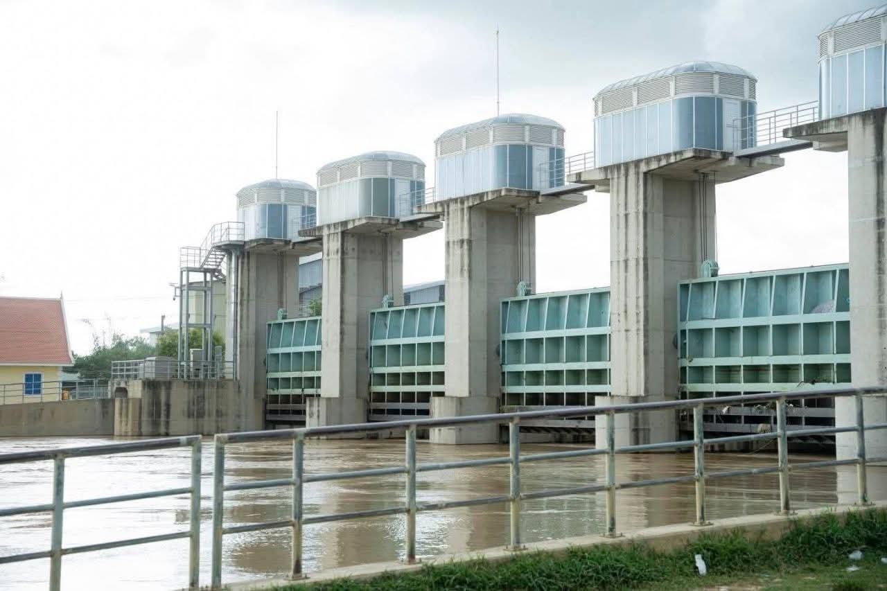 ជំនន់ទឹកភ្លៀងក្នុងខេត្តបាត់ដំបងធូរស្រាលឡើងវិញហើយក្រោយមេឃស្រឡះ