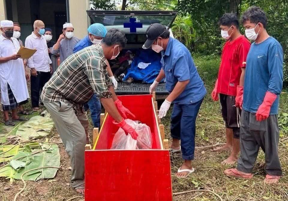 សពជនជាតិនីហ្សេរីយ៉ា ៥នាក់ ដែលស្លាប់ដោយជំងឺផ្សេងៗ ត្រូវបានយកមកបញ្ចុះរួមគ្នានៅស្រុកស្អាង