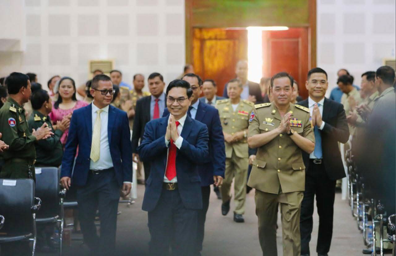 អបសាទរ ពិធីប្រកាសចូលកាន់មុខតំណែង អភិបាលរង នៃគណៈអភិបាលខេត្តកំពង់ចាម និងនាយករដ្ឋបាលសាលាខេត្ត