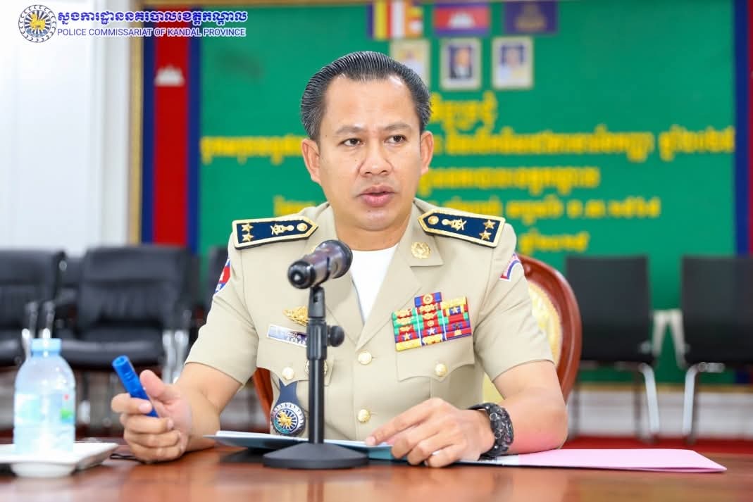 លោកឧត្តមសេនីយ៍ទោ ឈឿន សុចិត្ត ស្នងការនគរបាលខេត្តកណ្តាល ដឹកនាំកិច្ចប្រជុំផ្សព្វផ្សាយការងារចាំបាច់មួយចំនួន នៅសាលប្រជុំស្នងការដ្ឋាននគរបាលខេត្តកណ្តាល