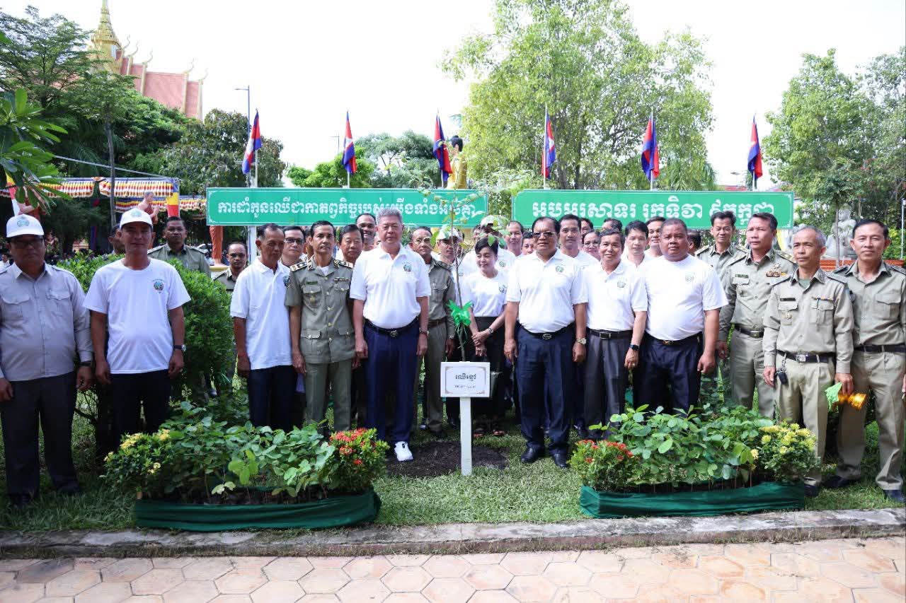 ឯកឧត្តម គួច ចំរើន “ទុកដីទំនេរ ក៍អត់ប្រយោជន៍ មនុស្សនៅទំនេរ ក៍អត់បានផល មានដីនាំគ្នាដាំដេីមឈេី គឺមានផលប្រយោជ៍ទាំង មនុស្ស សត្វ និងធម្មជាតិ”