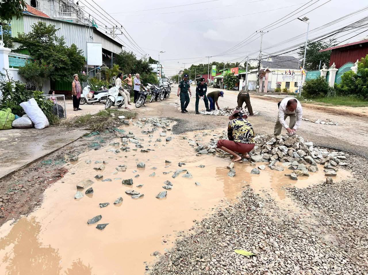 រដ្ឋបាលក្រុងអរិយក្សត្រជួសជុលលើកំណាត់ផ្លូវ៧០បេ ដែលទទួលរងការខូចខាត ក្នុងរដូវវស្សា
