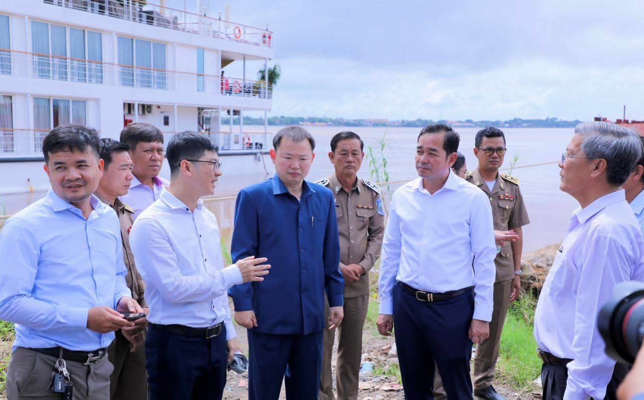 ឯកឧត្ដម អ៊ុន ចាន់ដា អញ្ជើញចុះពិនិត្យសិក្សា និងវាយតម្លៃទីតាំងផ្ទាល់ សម្រាប់គម្រោងសាងសង់កំពង់ផែទេសចរណ៍អន្តរជាតិ និងហេដ្ឋារចនាសម្ព័ន្ធមួយចំនួន ក្នុងក្រុងកំពង់ចាម