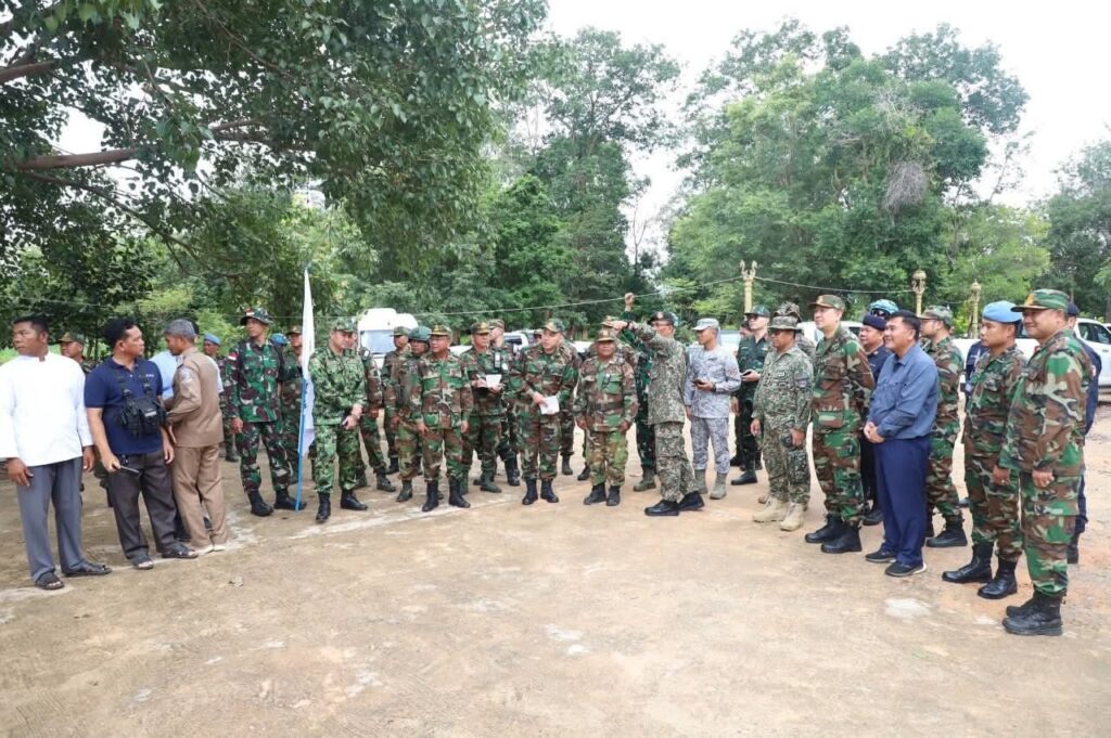 ក្រុមអ្នកសង្កេតការណ៍អន្តរកាល ចុះសង្កេតការណ៍អំពីស្ថានភាពព្រំដែននៅវត្តប្រាសាទតាមាន់សែនជ័យ ខេត្តឧត្តរមានជ័យ ស្របពេលដែលយោធាថៃ បាញ់ប្រហារមុនមកលើទីតាំងកងកម្លាំងកម្ពុជា នៅតំបន់អានសេះ
