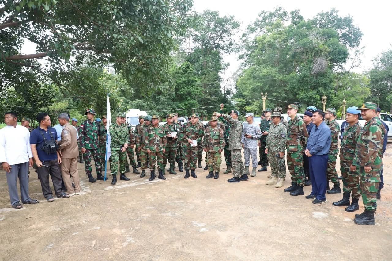 ក្រុមអ្នកសង្កេតការណ៍អន្តរកាល ចុះសង្កេតការណ៍អំពីស្ថានភាពព្រំដែននៅវត្តប្រាសាទតាមាន់សែនជ័យ ខេត្តឧត្តរមានជ័យ ស្របពេលដែលយោធាថៃ បាញ់ប្រហារមុនមកលើទីតាំងកងកម្លាំងកម្ពុជា នៅតំបន់អានសេះ