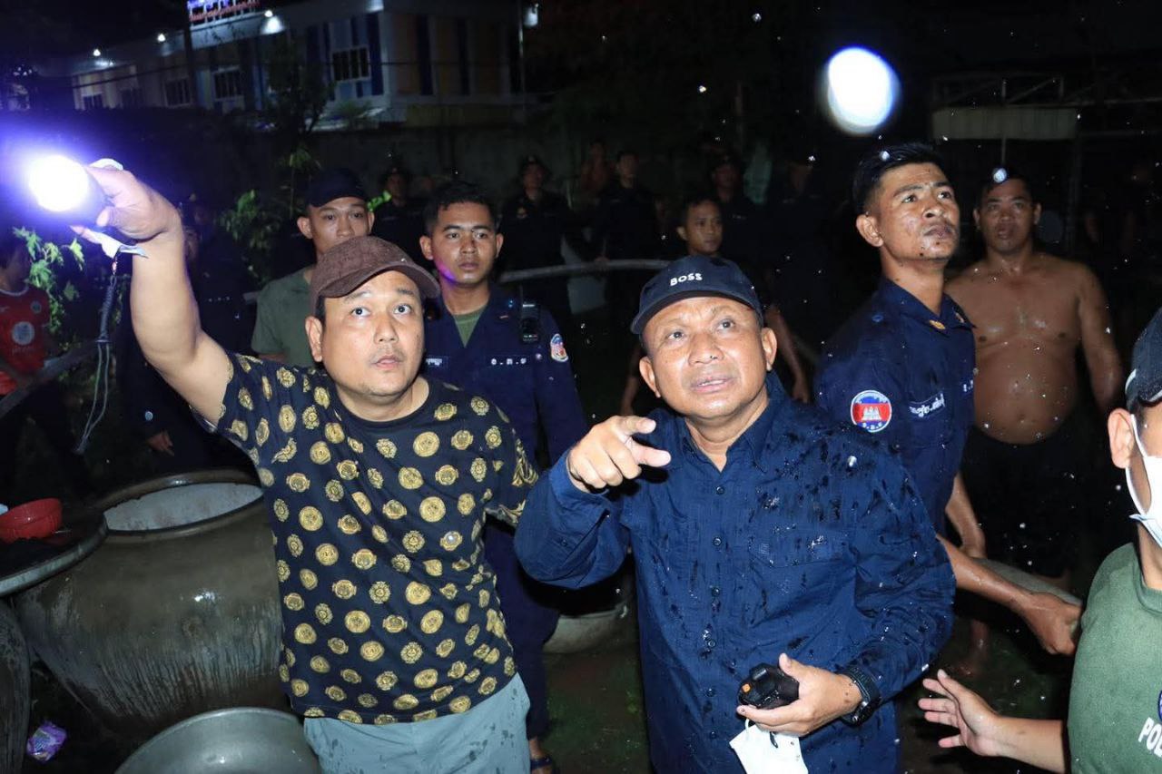 សកម្មភាព នៃការជួយអន្តរាគមន៍ពន្លត់អគ្គិភ័យឆាបឆេះ ក្រោមការដឹកនាំបញ្ជាផ្ទាល់ពីលោក ឧត្តមសេនីយ៍ទោ ហេង វុទ្ធី ស្នងការនគរបាលខេត្តកំពង់ចាម