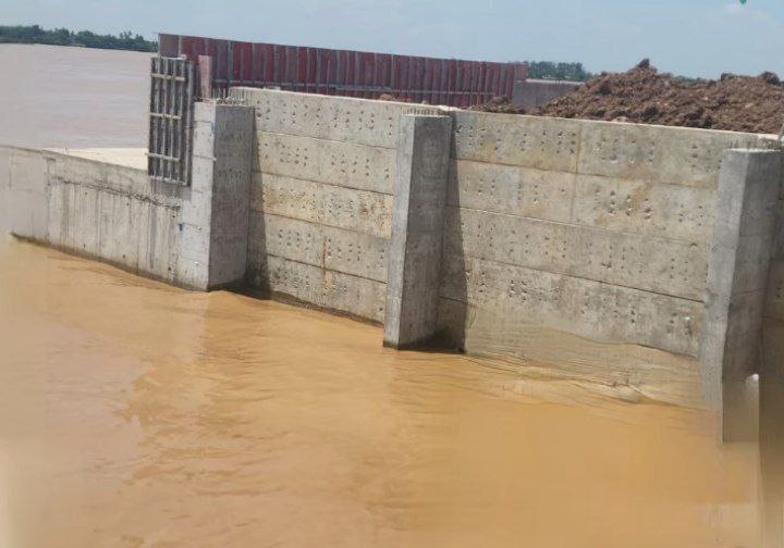 សំណង់រឹងមាំចូលទន្លេមេគង្គ ក្នុងឃុំឫស្សីជ្រោយ ស្រុកមុខកំពូល ទាញការចាប់អារម្មណ៍ពីទង្វើខុសច្បាប់ប្រទេស