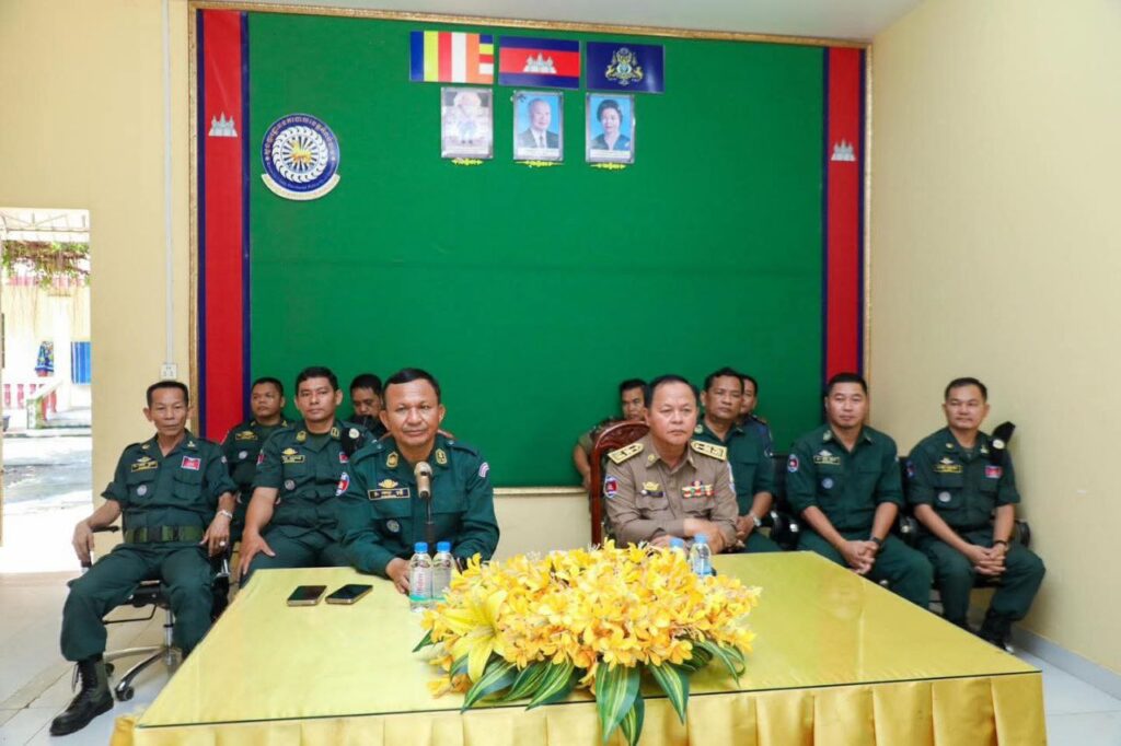 លោកឧត្តមសេនីយ៍ទោ ហេង វុទ្ធី បន្ដចុះសាកសួរសុខទុក្ខ និងនាំយកអំណោយដ៏ថ្លៃថ្លារបស់សម្ដេចបវរធិបតី ឧបត្ថម្ភដល់មន្ត្រីនគរបាលមានជំងឺប្រចាំកាយ និងនិវត្តន៍ជន