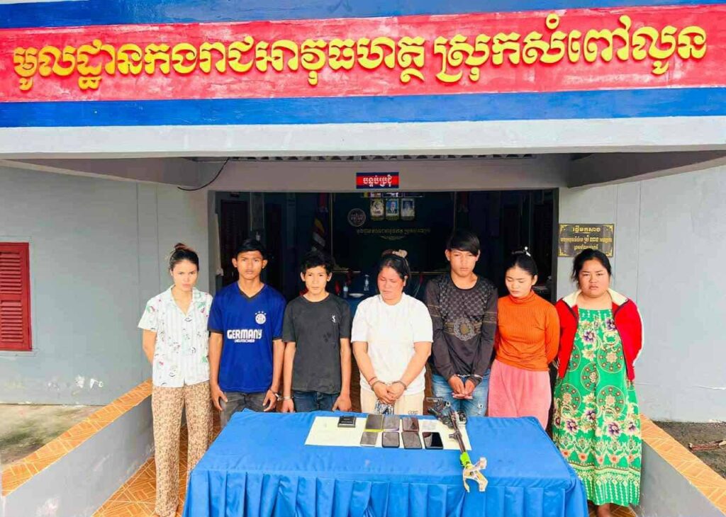 ប៉េអឹមស្រុកសំពៅលូនឃាត់ជនសង្ស័យគ្រឿងញៀន ៧នាក់បញ្ជូនដល់ខេត្តសល់តែ៥នាក់,ជ្រុះបាត់២នាក់, រថយន្ត១គ្រឿងនិងម៉ូតូ១គ្រឿង,អត់ដឹងទៅណា?