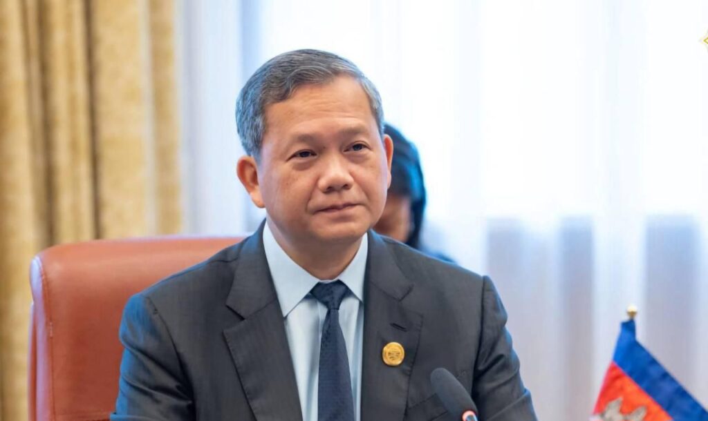 «សម្តេចធិបតី បញ្ជាក់យ៉ាងច្បាស់ថា៖ រាជរដ្ឋាភិបាលមិនស្ងាត់ទេ, កងទ័ពនៅទីតាំងដើម, សូមប្រជាពលរដ្ឋជឿទុកចិត្តលើសកម្មភាពរាជរដ្ឋាភិបាល»