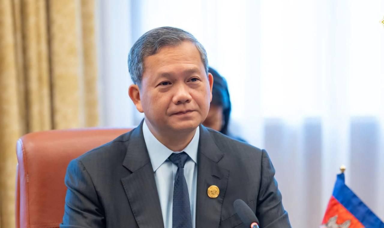 «សម្តេចធិបតី បញ្ជាក់យ៉ាងច្បាស់ថា៖ រាជរដ្ឋាភិបាលមិនស្ងាត់ទេ, កងទ័ពនៅទីតាំងដើម, សូមប្រជាពលរដ្ឋជឿទុកចិត្តលើសកម្មភាពរាជរដ្ឋាភិបាល»