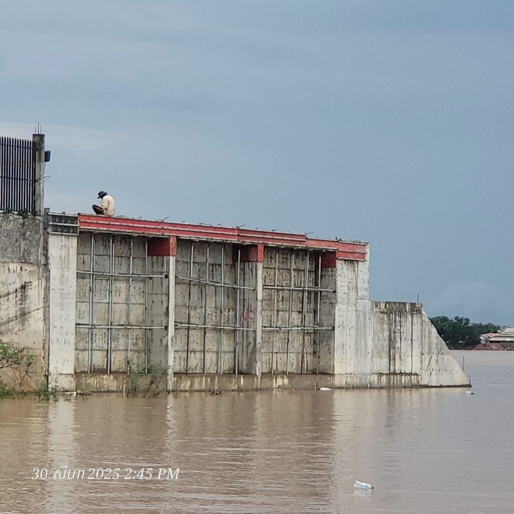 មន្ទីរធនធានទឹកខេត្តកណ្ដាលប្រកាសថាសំណង់រឹងមាំ របស់លោកស្រីលន វត្តី នៅភូមិជ្រោយមេត្រីក្រោម ឃុំឫស្សីជ្រោយ ស្រុកមុខកំពូលអត់ទាន់មានច្បាប់ទេ