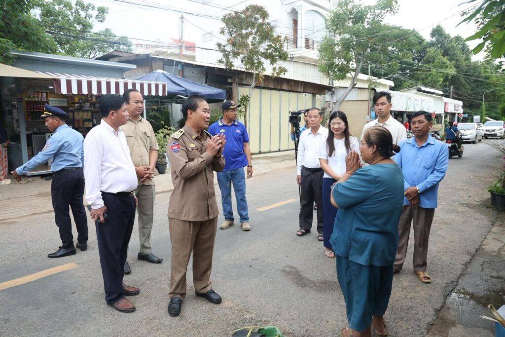 ឯកឧត្តម ខូយ រីដា អភិបាលខេត្តពោធិ៍សាត់ អញ្ជើញចុះត្រួតពិនិត្យសកម្មភាព នៃការរុះរើសំណង់មិនរៀបរយ នៅតាមដងស្ទឹងពោធិ៍សាត់