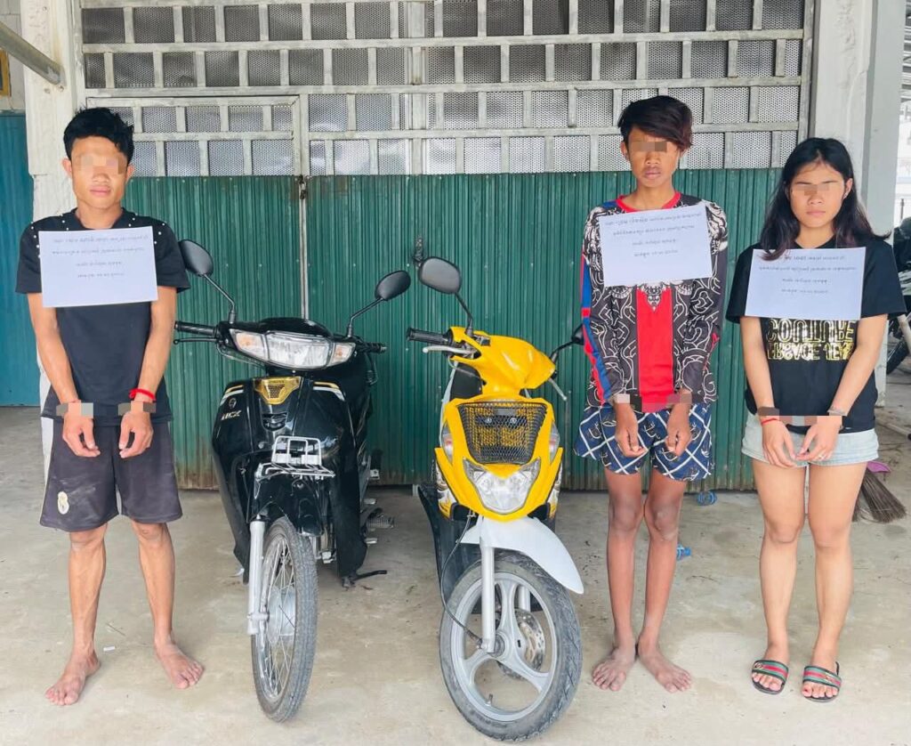 កម្លាំងជំនាញ នៃអធិការដ្ឋាននគរបាលស្រុកព្រៃកប្បាស ឃាត់ខ្លួនជនសង្ស័យបីនាក់ពាក់ព័ន្ធនឹងករណីលួចម៉ូតូ