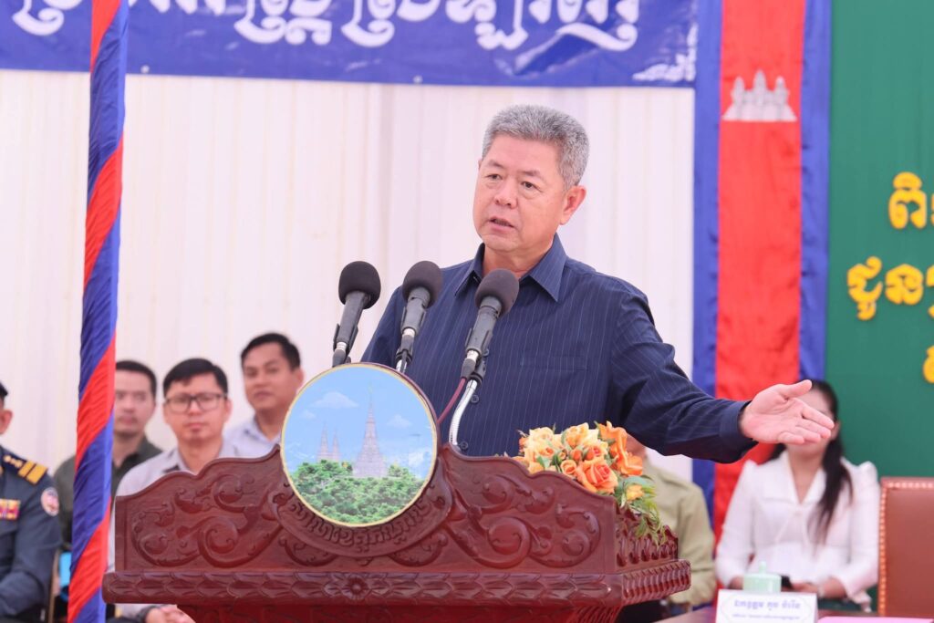 ឯកឧត្តម គួច ចំរើន អភិបាលខេត្តកណ្ដាល អំពាវនាវឱ្យបងប្អូនប្រជាពលរដ្ឋ មកទទួលបណ្ណកម្មសិទ្ធិដីធ្លីឱ្យបានគ្រប់ៗគ្នា 