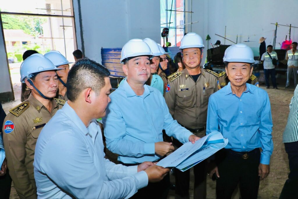 ឯកឧត្ដម អ៊ុន ចាន់ដា អញ្ជើញចុះពិនិត្យវឌ្ឍនភាពការងារសាងសង់អគាររដ្ឋបាលសាលាខេត្តកំពង់ចាម