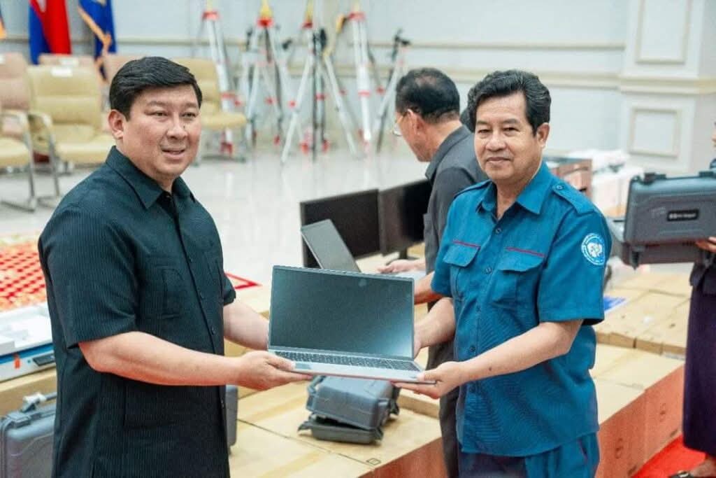 អ្នកភូមិព្រះឥន្ទស្មត់ ស្រុកកញ្ជ្រៀច ប្តឹងលោក ស្រី វិចិត្រ អនុប្រធានការិយាល័យរៀបចំដែនដីខេត្តព្រៃវែងទៅ ACUករណីទារលុយពីពលរដ្ឋលើសគោលការណ៍កំណត់ជាថ្នូរនិងការចែកបណ្ណសម្គាល់កម្មសិទ្ធិដីធ្លី