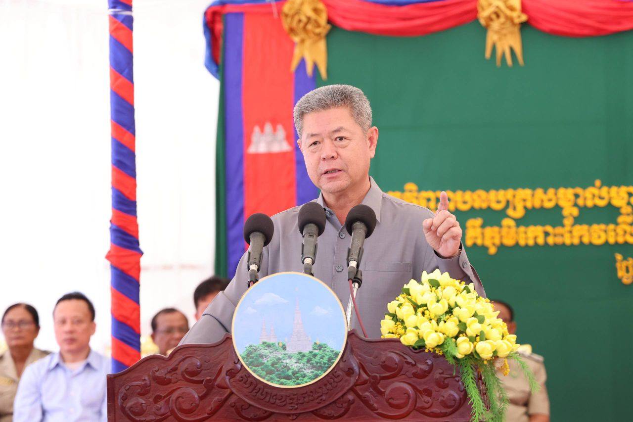 ឯកឧត្តម គួច ចំរើន អភិបាលខេត្តកណ្ដាល បានកោតសរសើរដល់ប្រជាពលរដ្ឋក្នុងស្រុកល្វាឯម ដែលមានបញ្ហាទំនាស់ដីធ្លីតិចតួចបំផុតបើប្រៀបធៀបជាមួយក្រុង-ស្រុកទាំង១៣ទូទាំងខេត្តកណ្ដាល ឯកឧត្តម គួច ចំរើន អភិបាលខេត្តកណ្ដាល បានកោតសរសើរដល់ប្រជាពលរដ្ឋក្នុងស្រុកល្វាឯម ដែលមានបញ្ហាទំនាស់ដីធ្លីតិចតួចបំផុតបើប្រៀបធៀបជាមួយក្រុង-ស្រុកទាំង១៣ទូទាំងខេត្តកណ្ដាល