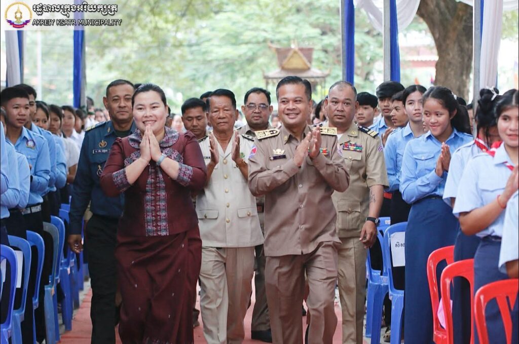 អបអរសាទរ! ពិធីបេីកបវេសនកាលឆ្នាំសិក្សាថ្មី ២០២៥-២០២៦ ជានិមិត្តរូបទូទាំងក្រុងអរិយក្សត្រ ស្ថិតនៅវិទ្យាល័យ ហ៊ុន សែន បានដាវ ក្រុងអរិយក្សត្រ ខេត្តកណ្តាល