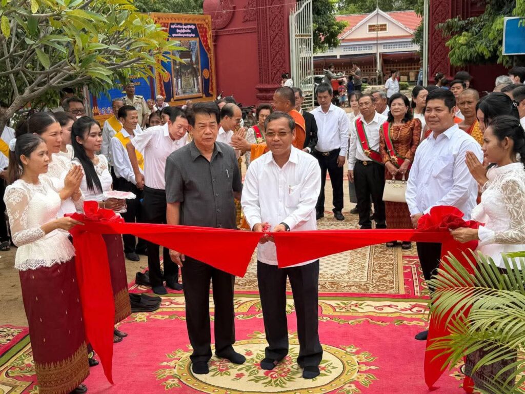 ឯកឧត្តម ឃន ប្រុស អភិបាលរងខេត្ត អញ្ជើញចូលរួមពិធីបុណ្យបញ្ចុះខណ្ឌសីមា ពុទ្ធាភិសេក កឋិនទានសាមគ្គី និងសម្ពោធសមិទ្ធផលនានា នៅវត្តពោធិ៍ព្រឹក្ស ហៅវត្តតាកុច 