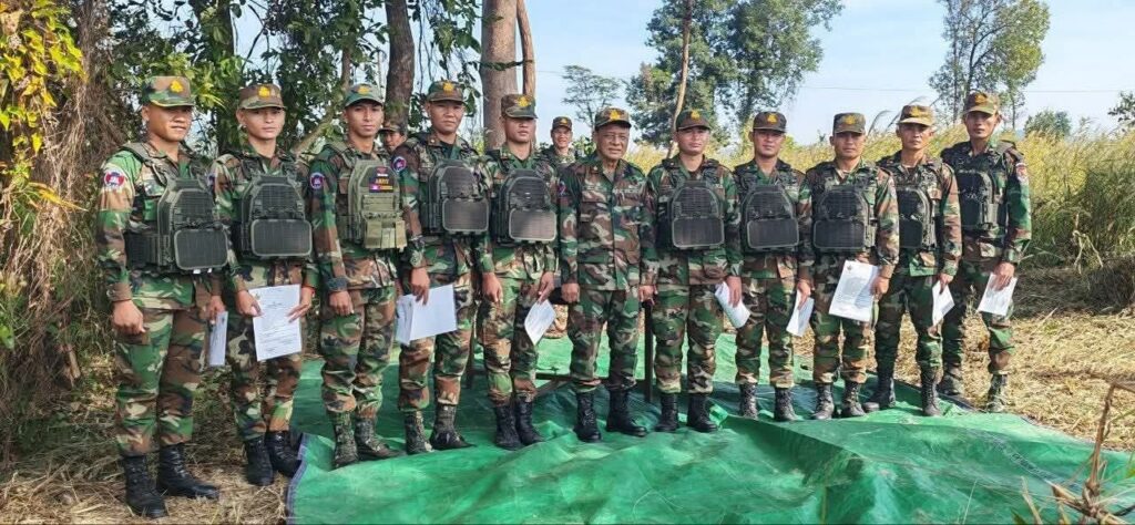 បំពាក់ឋានន្តរសក្តិ ជូនដល់នាយទាហានរងរបស់បញ្ជាការដ្ឋានកាំភ្លើងធំកងទ័ពជើងគោក