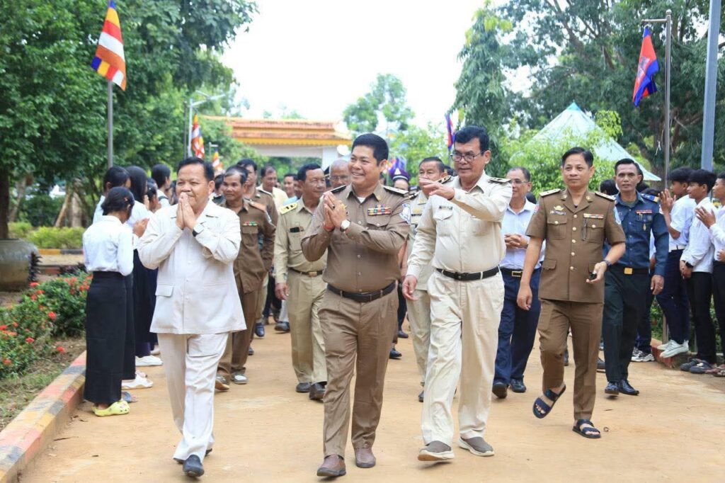 លោក ប៊ិន ឡាដា អញ្ជើញជាអធិបតីពិធីបើកបវេសនកាលថ្មី ឆ្នាំសិក្សា២០២៥-២០២៦ វិទ្យាល័យ វង់តឹក ស្រុកស្រសន្ធរ