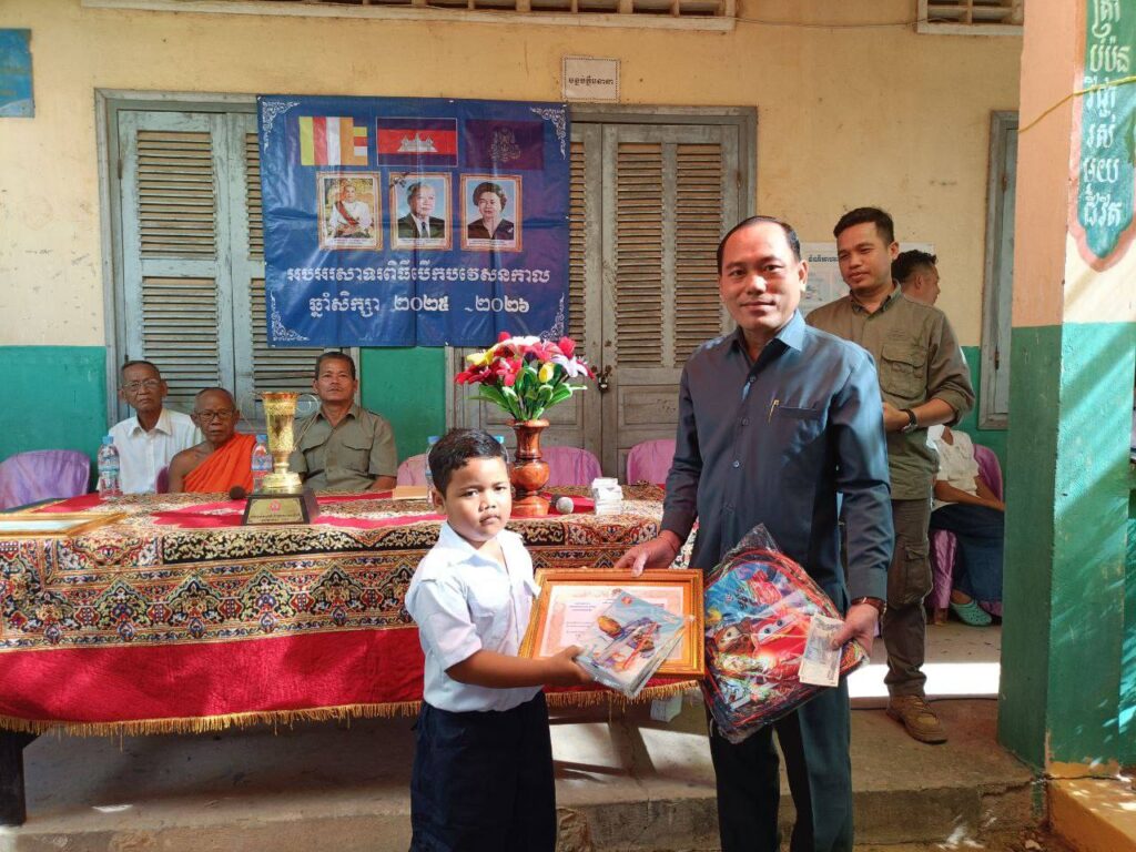 ឯកឧត្តម ថាំង ប៊ុនសុង អញ្ជើញចូលរួម អបអរសាទរពិធីបើកបវេសនកាល ឆ្នាំសិក្សា២០២៥-២០២៦ នៅសាលាដែលខ្លួនធ្លាប់សិក្សា