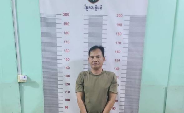 ឃាត់ខ្លួនលោក ឡេង សុគន្ធ អ្នកគួកជេររំលោភសេចក្តីទុកចិត្តស៊ីដាច់លុយប្រជាពលរដ្ឋលក់ដីឲ្យរោងចក្រ ឃាត់ខ្លួនលោក ឡេង សុគន្ធ អ្នកគួកជេររំលោភសេចក្តីទុកចិត្តស៊ីដាច់លុយប្រជាពលរដ្ឋលក់ដីឲ្យរោងចក្រ