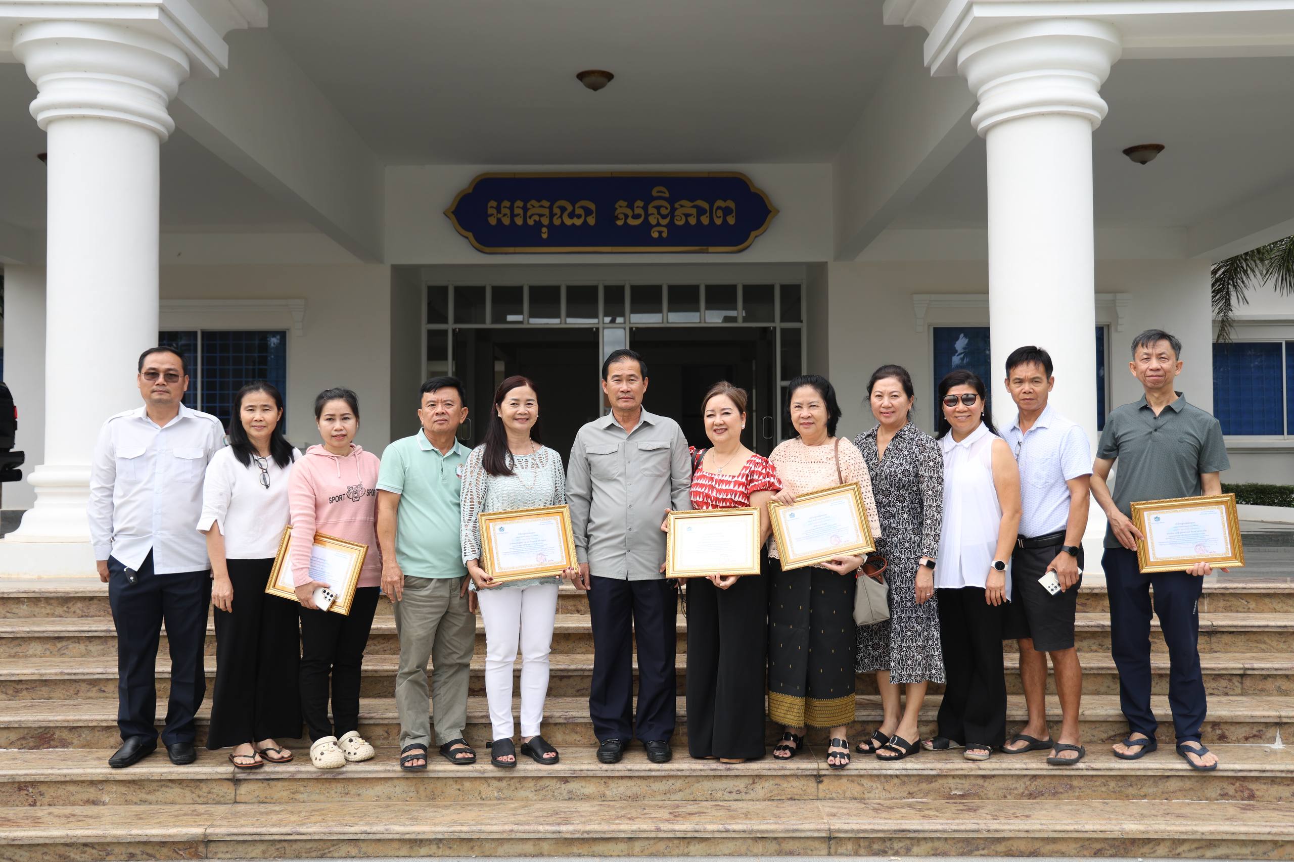 ឯកឧត្តម ខូយ រីដា អភិបាលខេត្តពោធិ៍សាត់ បន្តទទួលថវិកាពីសប្បុរសជនក្រៅប្រទេស ដើម្បីចូលរួមចំណែកសាងសង់អគារពហុព្យាបាល និងសង្គ្រោះបន្ទាន់ នៃមន្ទីរពេទ្យបង្អែកខេត្ត