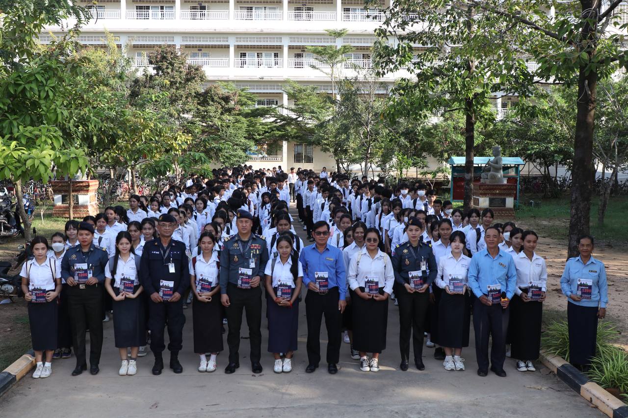 កងរាជអាវុធហត្ថខេត្តសៀមរាប បន្តចុះផ្សព្វផ្សាយប្រព័ន្ធលេខទូរស័ព្ទ (Hotline)1296! កងរាជអាវុធហត្ថខេត្តសៀមរាប បន្តចុះផ្សព្វផ្សាយប្រព័ន្ធលេខទូរស័ព្ទ (Hotline)1296!