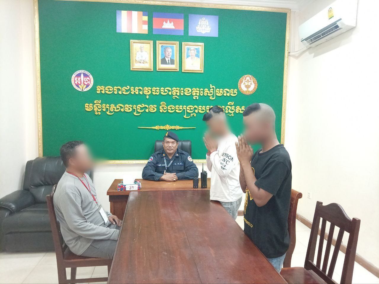 អាវុធហត្ថខេត្តសៀមរាប ឆ្មក់បង្ក្រាបក្មេងទំនើង បង្ហោះម៉ូតូលើផ្លូវសាធារណៈ បាន០២នាក់! អាវុធហត្ថខេត្តសៀមរាប ឆ្មក់បង្ក្រាបក្មេងទំនើង បង្ហោះម៉ូតូលើផ្លូវសាធារណៈ បាន០២នាក់!