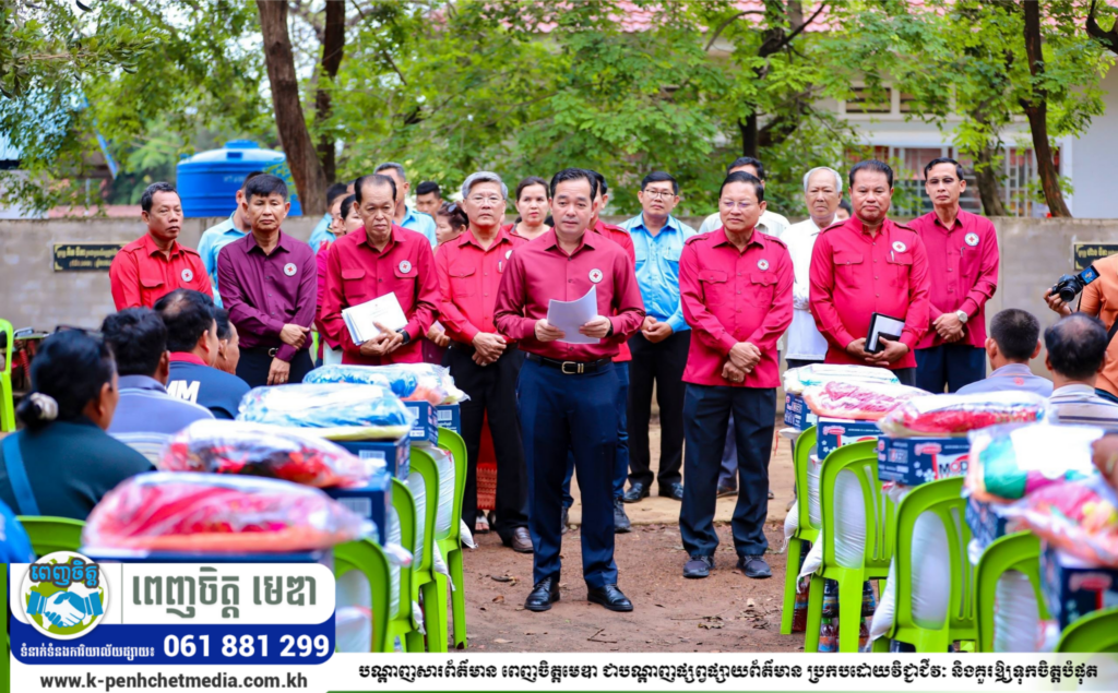 ឯកឧត្តម អ៊ុន ចាន់ដា ចុះសួរសុខទុក្ខ នាំយកអំណោយមនុស្សធម៌ សម្តេចកិត្តិព្រឹទ្ធបណ្ឌិតប្រធានកាកបាទក្រហមកម្ពុជា ជូនពលរដ្ឋរងគ្រោះដោយខ្យល់កន្ត្រាក់ នៅស្រុកចំការលើ