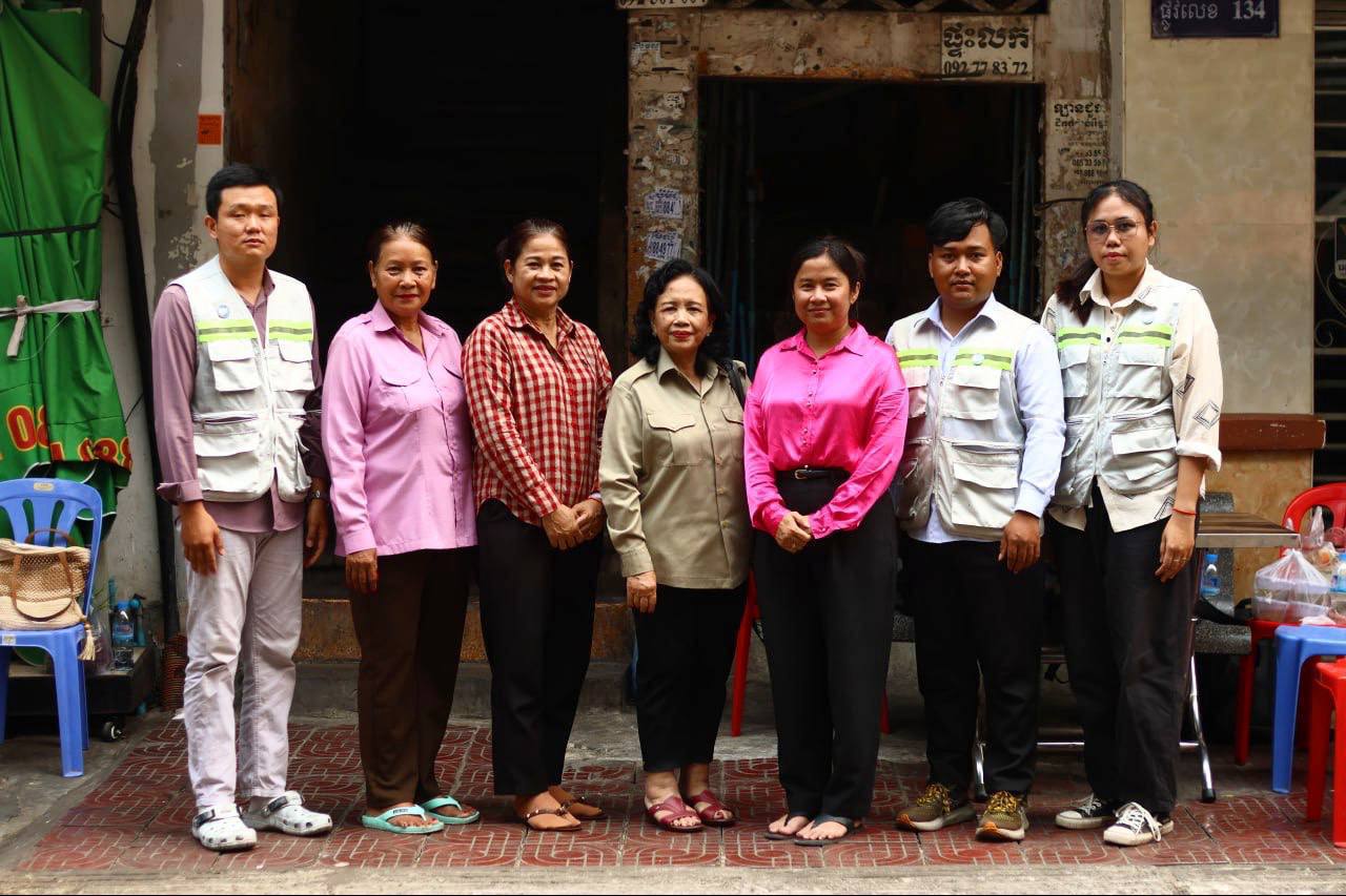 ក្រុមការងារក្រសួងរៀបចំដែនដី នគរូបនីយកម្ម និងសំណង់បានចុះពិនិត្យវឌ្ឍនភាពការងារ និងបញ្ជប់ការធ្វើអត្តសញ្ញាណកម្មប្រជាពលរដ្ឋដែលស្នាក់នៅក្នុងអគារអតីតសណ្ឋាគារសុខមានជ័យ ក្រុមការងារក្រសួងរៀបចំដែនដី នគរូបនីយកម្ម និងសំណង់បានចុះពិនិត្យវឌ្ឍនភាពការងារ និងបញ្ជប់ការធ្វើអត្តសញ្ញាណកម្មប្រជាពលរដ្ឋដែលស្នាក់នៅក្នុងអគារអតីតសណ្ឋាគារសុខមានជ័យ