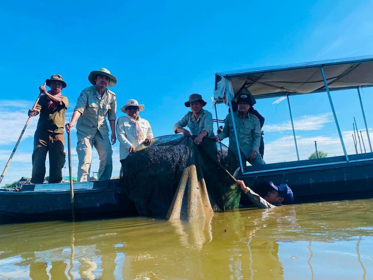 ខណ្ឌរដ្ឋបាលជលផលកំពង់ចាម បន្តចុះបង្ក្រាបបទល្មើសជលផល នារដូវបិទនេសាទ ខណ្ឌរដ្ឋបាលជលផលកំពង់ចាម បន្តចុះបង្ក្រាបបទល្មើសជលផល នារដូវបិទនេសាទ