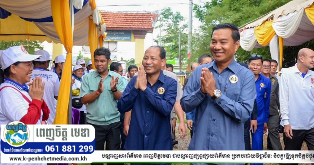 ឯកឧត្តម យូ សិរីវុឌ្ឍ និង ឯកឧត្តម ភឺន ផល្លា អញ្ជើញជាអធិបតីក្នុងពិធីប្រកាសសេចក្តីសម្រេច បញ្ចូលសមាជិកគណបក្សប្រជាជនកម្ពុជាស្រុករតនមណ្ឌល ខេត្តបាត់ដំបង ចំនួន ៧៩៨នាក់