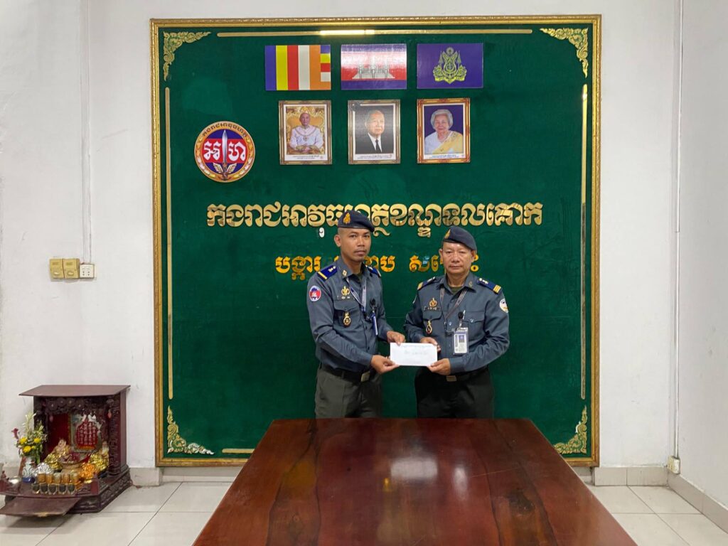 ក្រុមការងារ អាវុធហត្ថខណ្ឌទួលគោក ចូលរួមរំលែកទុក្ខដល់គ្រួសារសមាជិក ដែលឪពុកក្មេករបស់លោកទទួលមរណៈភាព!