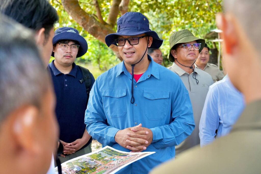ក្រុមការងាររាជរដ្ឋាភិបាលចុះមូលដ្ឋានតំបន់ឆ្នេរ រួមជាមួយរដ្ឋបាលខេត្តព្រះសីហនុ និងក្រុងកោះរ៉ុង បានដឹកនាំភាគីជប៉ុនចុះពិនិត្យទីតាំងអគារសិក្សានៅវិទ្យាល័យព្រែកស្វាយ និងសាលាបឋមសិក្សា និងអនុវិទ្យាល័យកោះតូច ក្នុងក្រុងកោះរ៉ុង ខេត្តព្រះសីហនុ ដើម្បីស្វែងយល់ពីស្ថានភាពជាក់ស្តែង